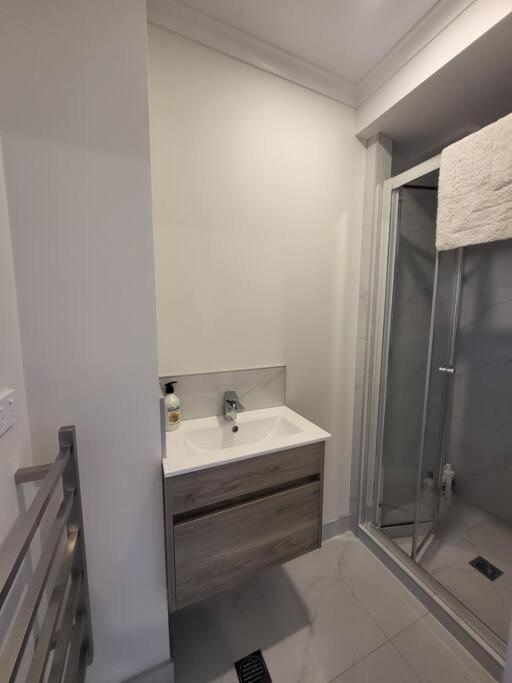 New 3 Bedroom Townhouse U4 * Hamilton